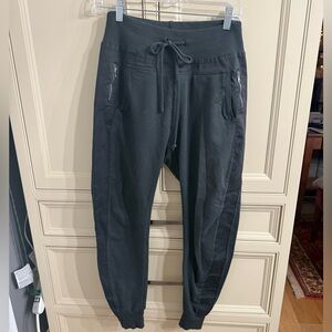 Suzy D Women’s Jogger Pants with Zip Pockets - Charcoal Gray size Large